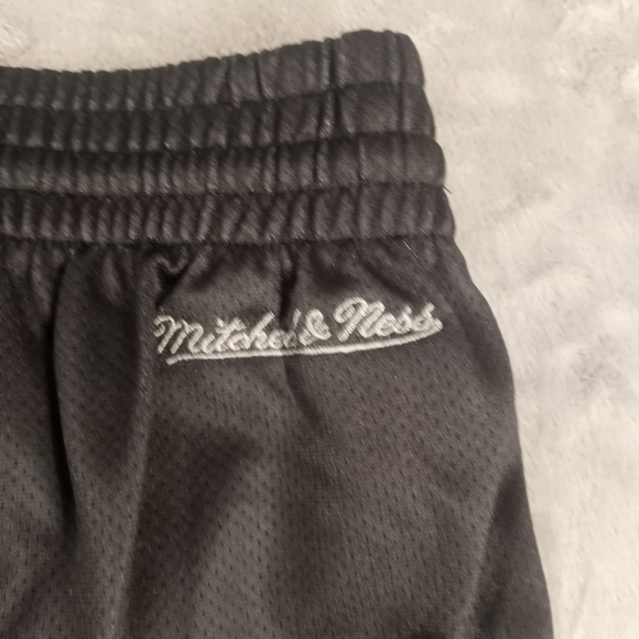 Mitchell & Ness Black and Gold Chicago Script Athletic Shorts size XL NWT - Picture 8 of 9